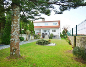 Casa con jardín en Fefiñanes